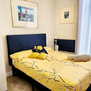 delia.hotelitalianriviera.com/
